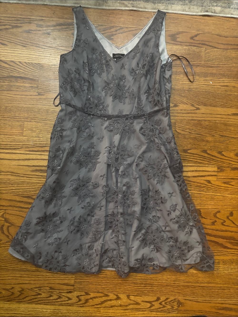 Tahari Gray Lace V-Neck Sleeveless Cocktail Dress